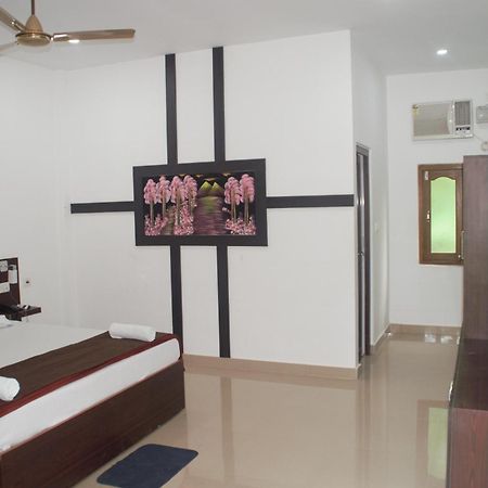 Hotel Exotica Squares Lakshmanpur Exterior foto