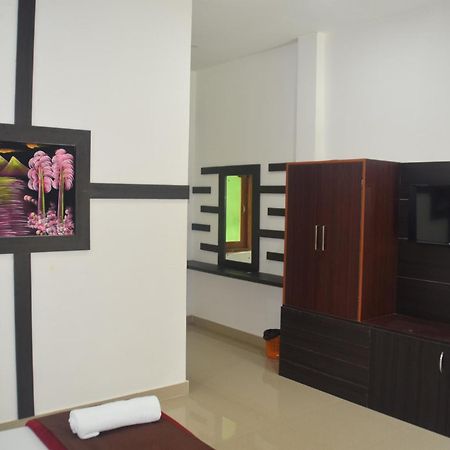 Hotel Exotica Squares Lakshmanpur Exterior foto