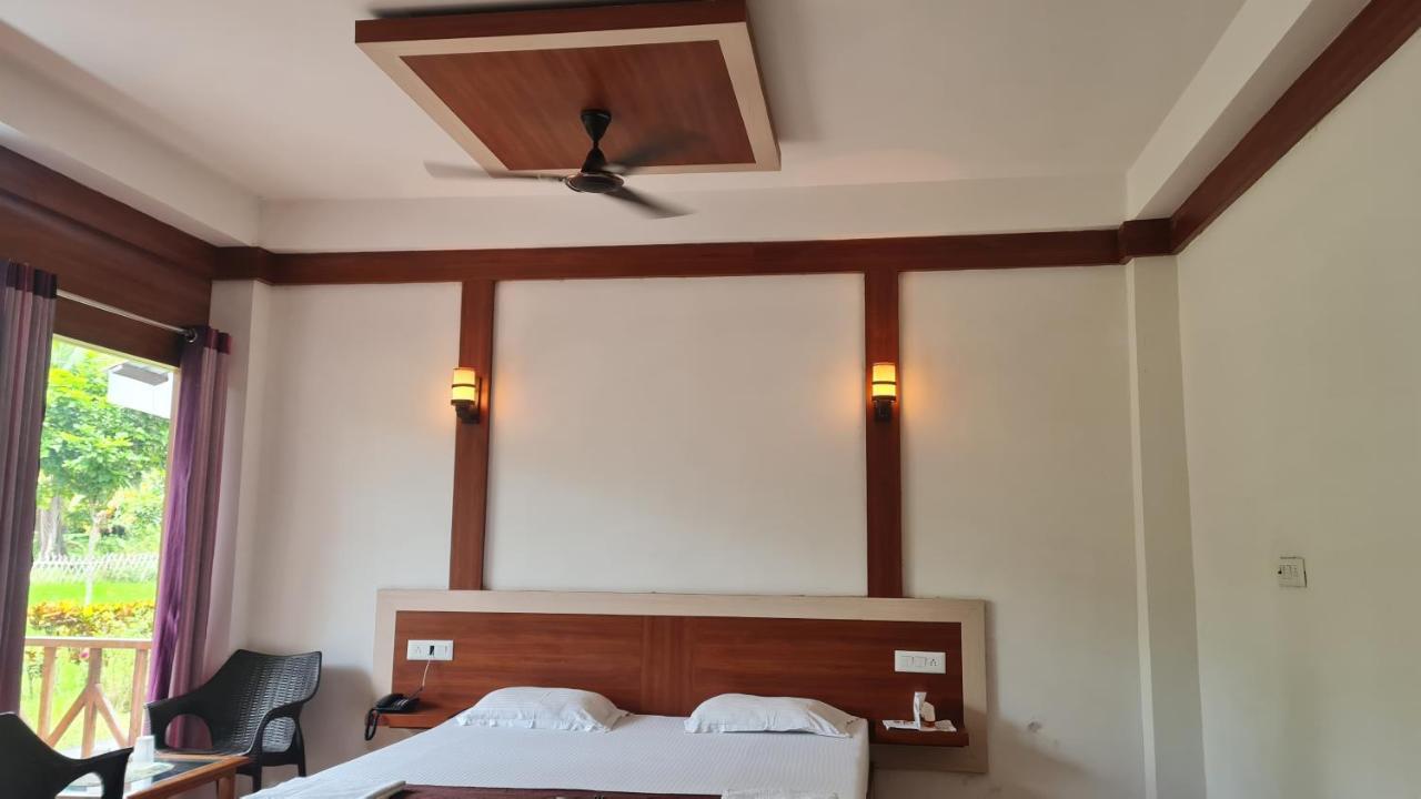 Hotel Exotica Squares Lakshmanpur Exterior foto