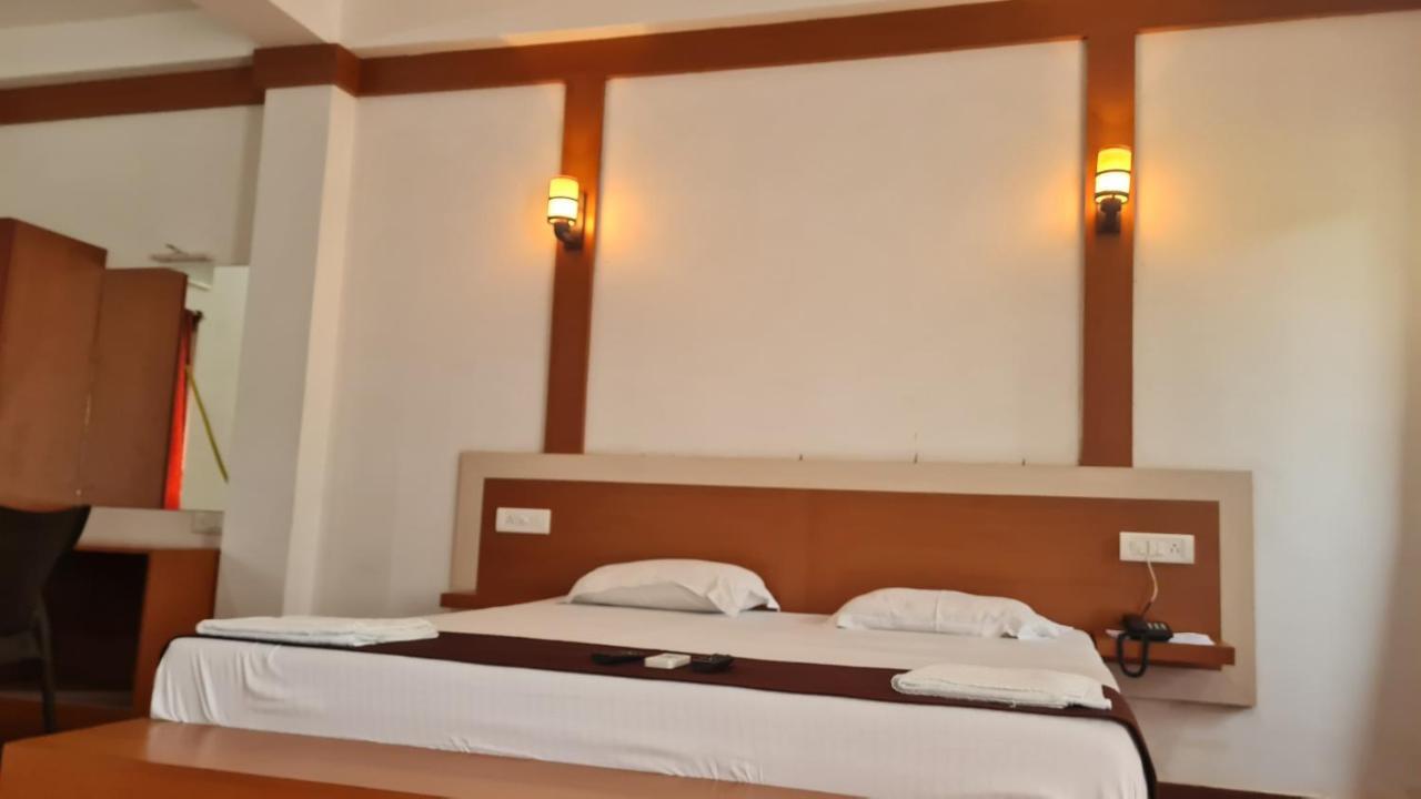 Hotel Exotica Squares Lakshmanpur Exterior foto