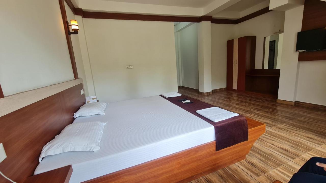 Hotel Exotica Squares Lakshmanpur Exterior foto