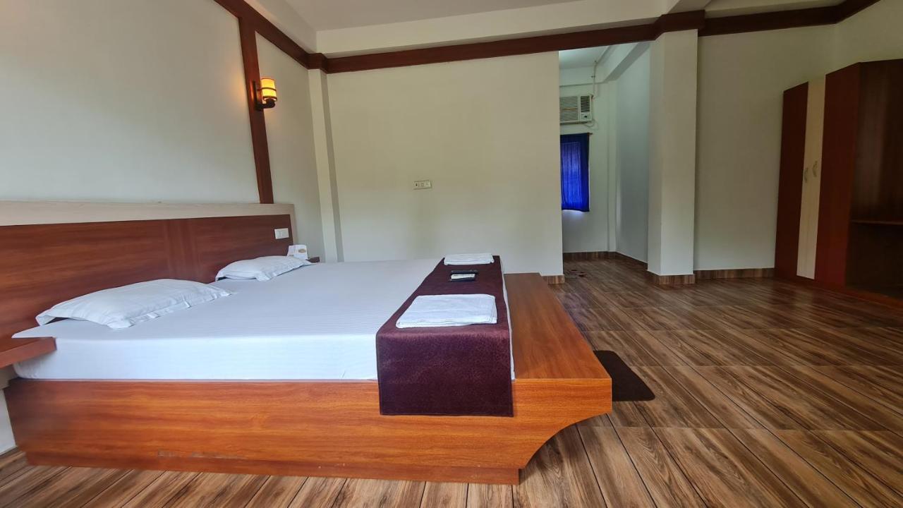 Hotel Exotica Squares Lakshmanpur Exterior foto