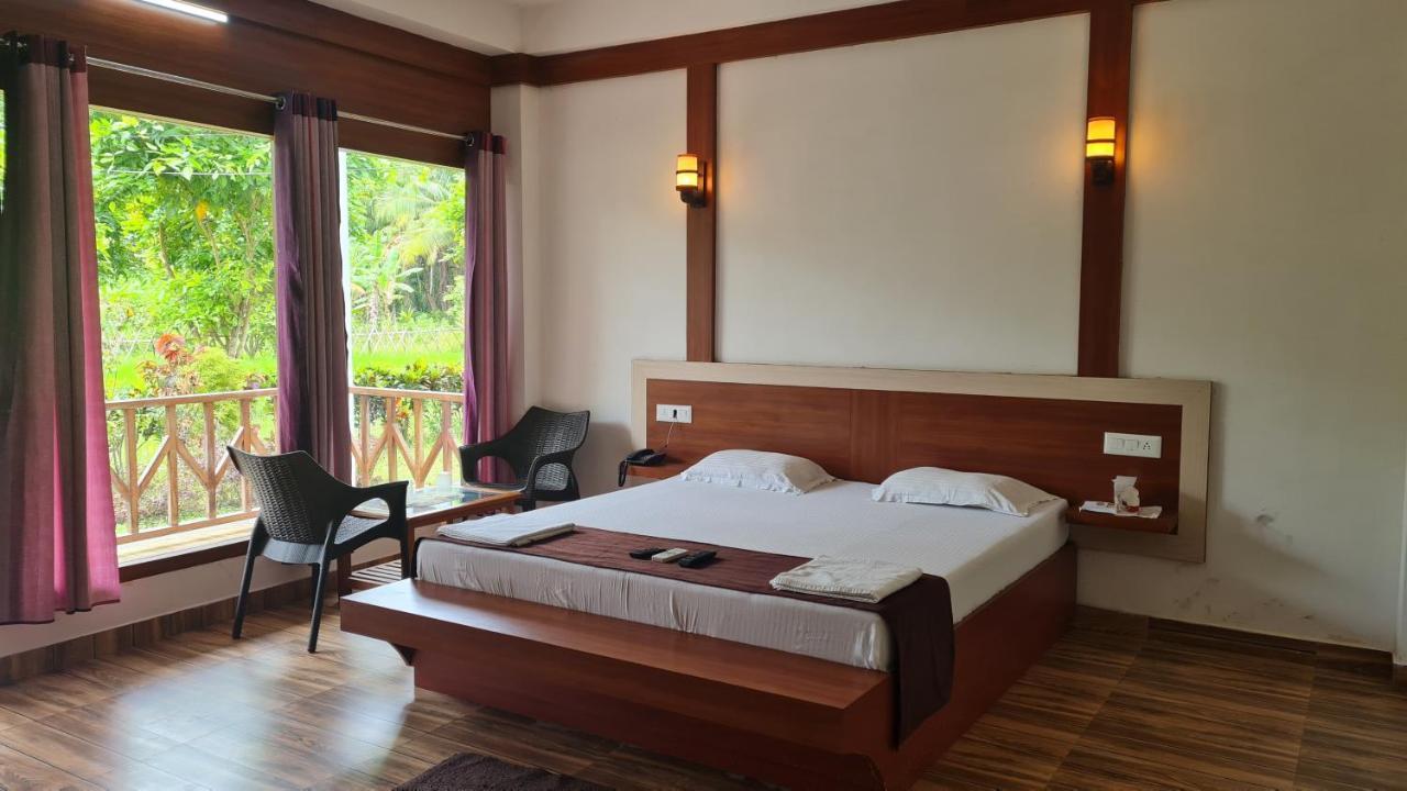 Hotel Exotica Squares Lakshmanpur Exterior foto